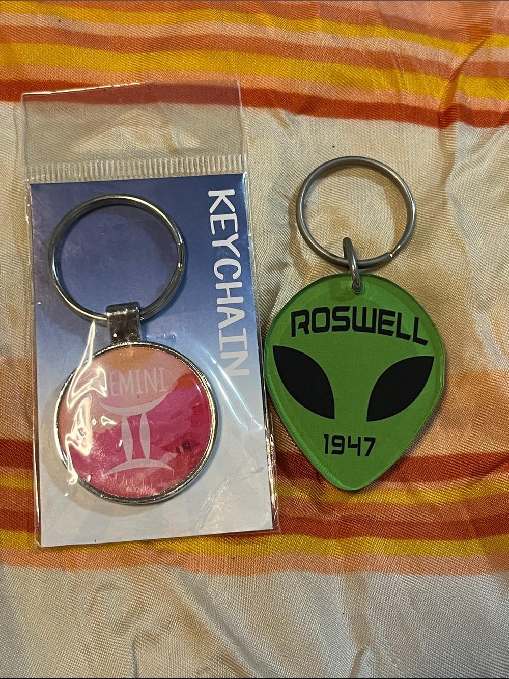 Roswell 1947 Green Alien Keychain - UFO Souvenir Key & Card Holder